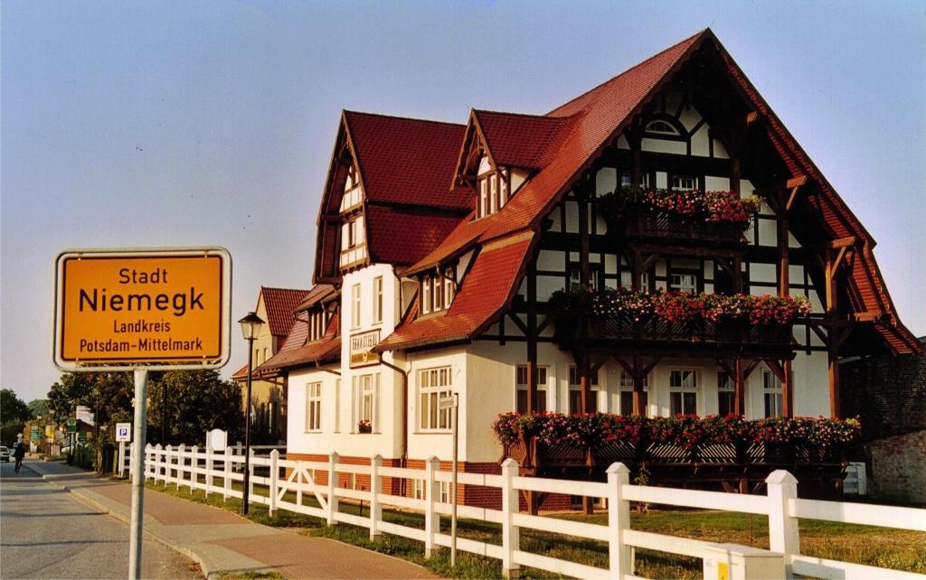 Hotel Zum Alten Ponyhof Niemegk  Exterior foto